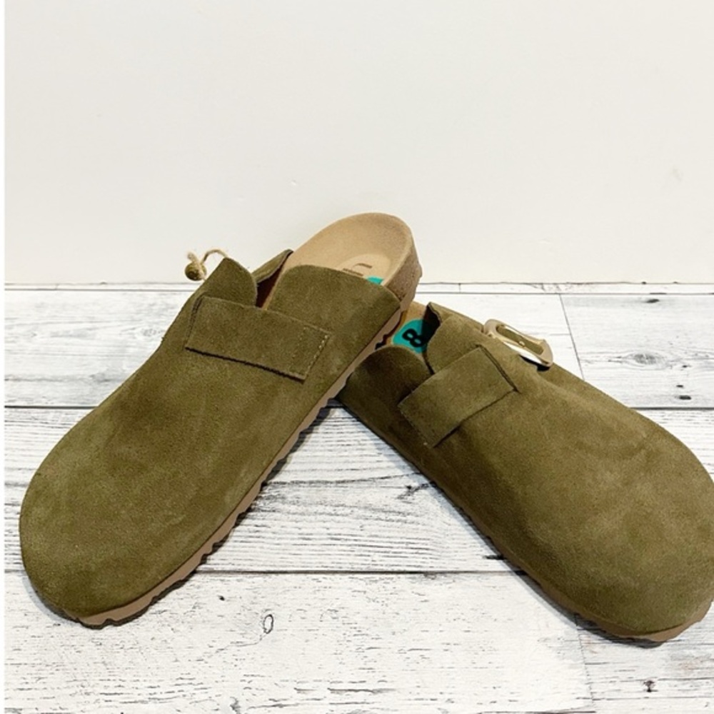 Yokono Suede Clients NWT Sz 8